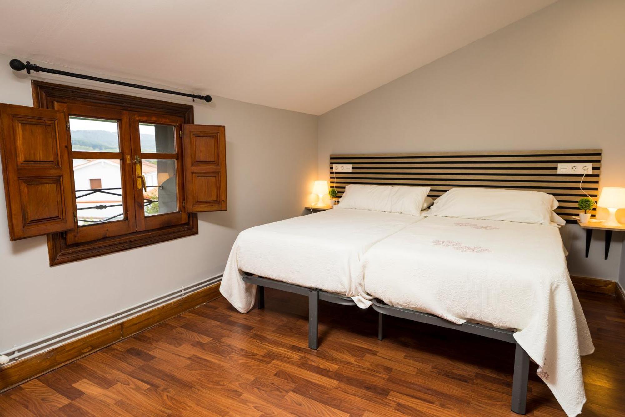 Paratene Ostatu Habitaciones Erandio Екстериор снимка