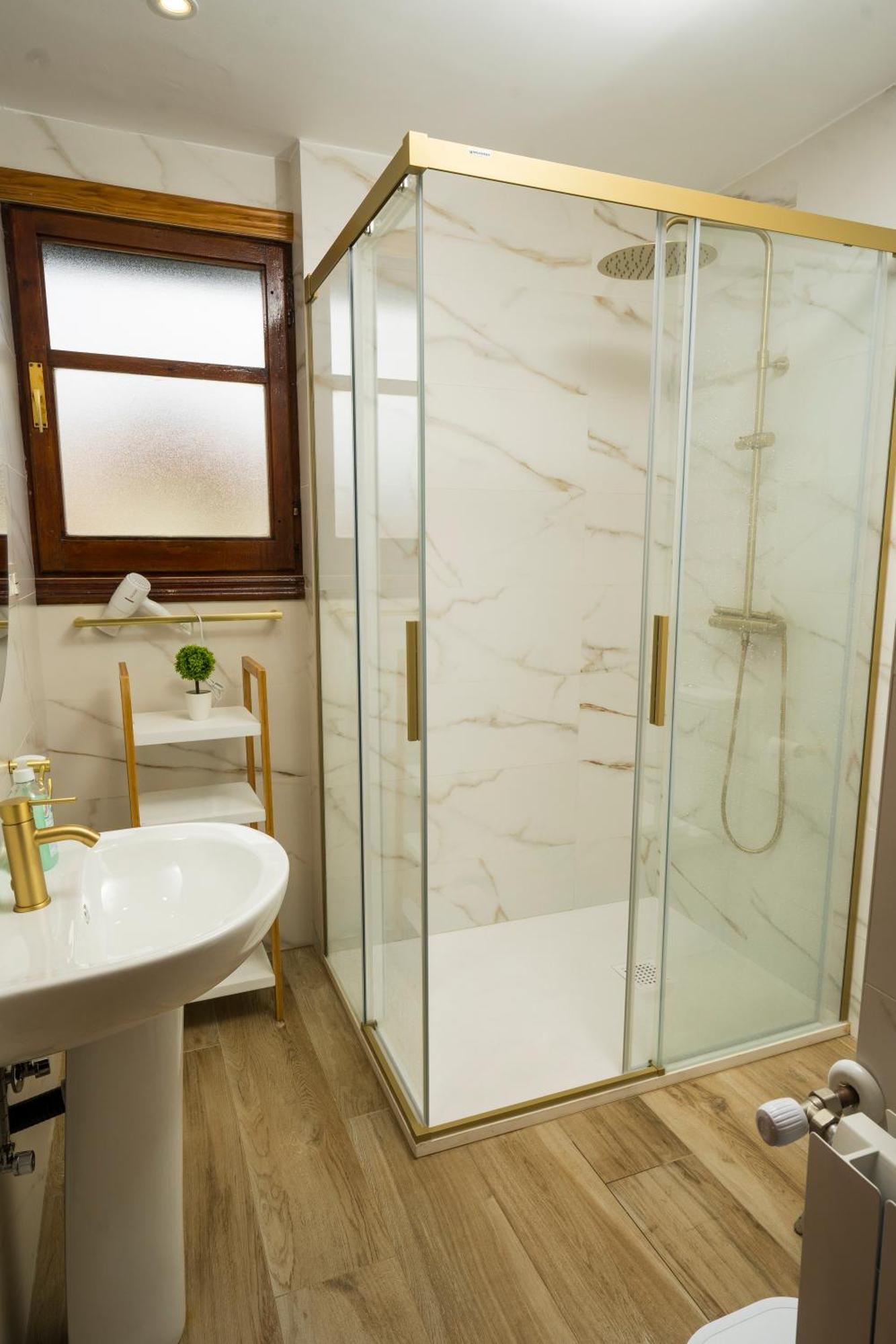 Paratene Ostatu Habitaciones Erandio Екстериор снимка